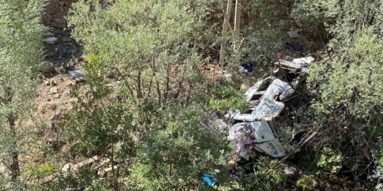 Mevsimlik işçilerin minibüsü kaza yaptı: 4 ölü