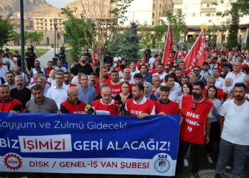 Kayyımın işten çıkardığı işçilerden AKP önünde açıklama