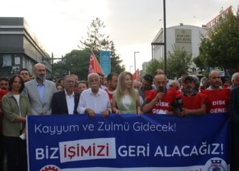 CHP’li heyetten kayyımın çıkardığı işçilere dayanışma ziyareti