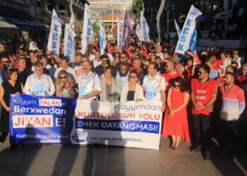 İşçiler kayyıma karşı direnişte: Direne direne kazanacağız