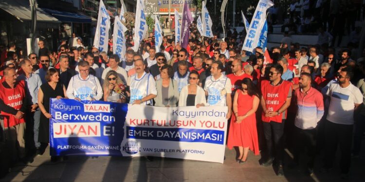 İşçiler kayyıma karşı direnişte: Direne direne kazanacağız