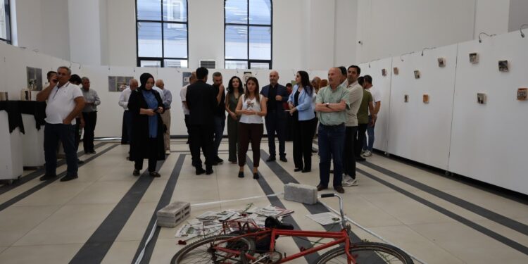 Gazeteci Deniz anısına düzenlenen sergi sona erdi