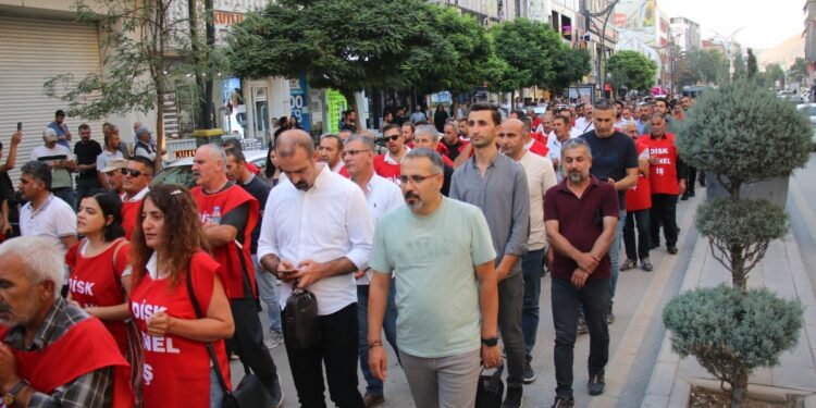 Wan’da 223 işçi direniyor