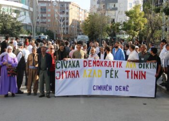 Wanlılar miting alanına gelmeye başladı