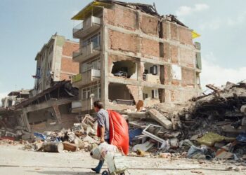 17 Ağustos depreminin 26. yılı: Hayatını kaybedenler anıldı