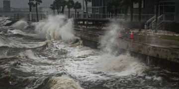 ABD’de Erin Kasırgası Alarmı! Bir Ada Tahliye Ediliyor