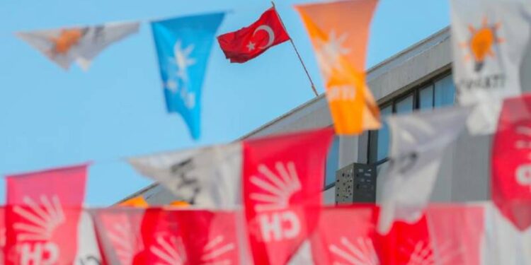 "AK Parti, sandıkta alamadığı yerleri soruşturmayla korkutarak kazanmaya çalışıyor"