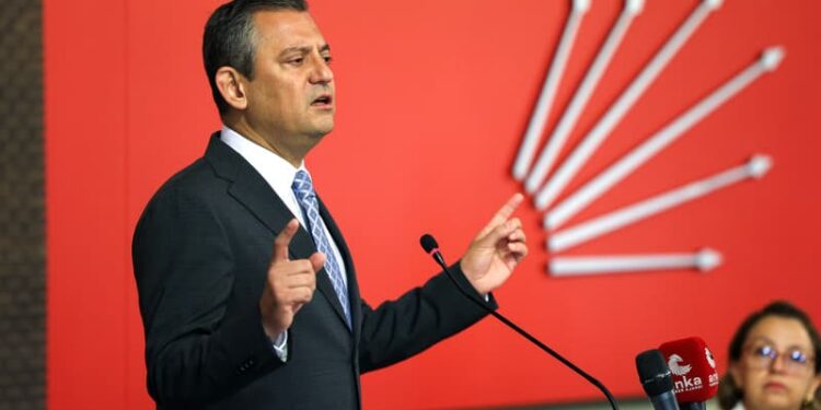 Adalet bakanı duyurdu: Özgür Özel’e soruşturma