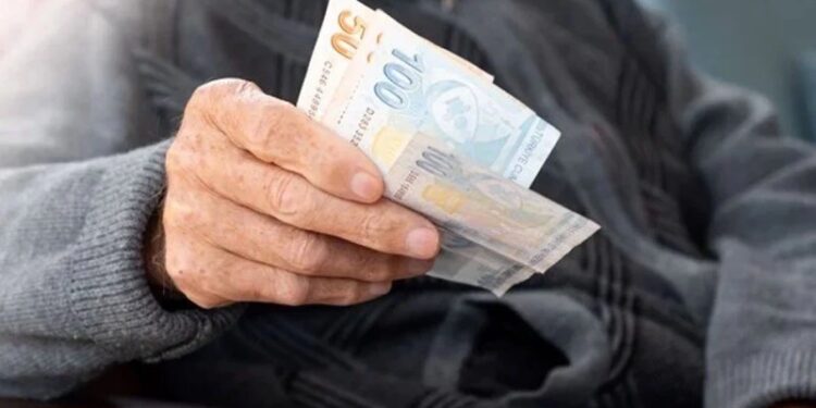 Ağustos ayı yaşlı ve engelli aylıkları hesaplara yatırılmaya başlandı