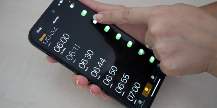 Alarmınız Çalıyor ama Sürekli Erteliyor ve Uyanamıyor musunuz? Uzmanı Açıkladı, İşte Nedeni...