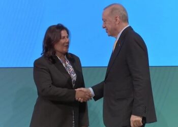 Altısı CHP’den dokuz belediye başkanı AKP’ye katıldı