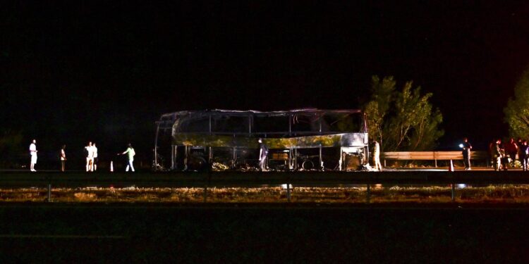 Ankara'da seyir halindeki yolcu otobüsü yandı