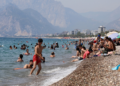 Antalya'da Deniz Suyu Isındı Ama... 2 Belirtiyle Hastaneye Koşuyorlar