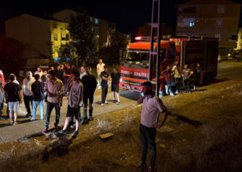 Arnavutköy'deki Yangın Mezarlığa Metreler Kala Söndürüldü