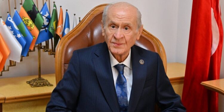 Bahçeli: Komisyon vasıtasıyla sis bulutları dağıtılacak