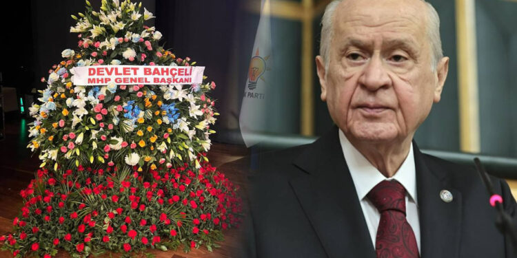 Bahçeli'den AKP'ye Anlamlı Hediye: 1071 Kırmızı, 24 Mavi Gül Gönderdi