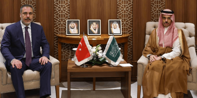 Bakan Fidan Suudi Arabistanlı Mevkidaşı Al Suud ile Görüştü