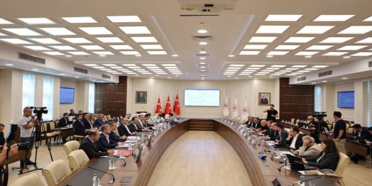 Bakan Işıkhan ile sendika temsilcileri bir araya geldi