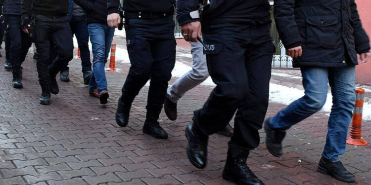 Bakan Yerlikaya Duyurdu! Kırmızı Bültenle Aranan 10 Kişi Yakalandı