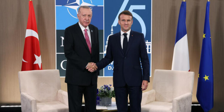 Barış Diplomasisi Sürüyor... Cumhurbaşkanı Erdoğan ile Macron Arasında Kritik Görüşme