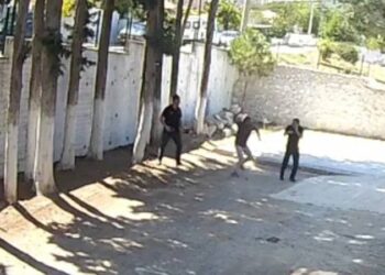 Belediye başkanı "taş döşemeyen zabıtaları sopayla darbetti" iddiası: "Yapmayın dememe rağmen vurdu"