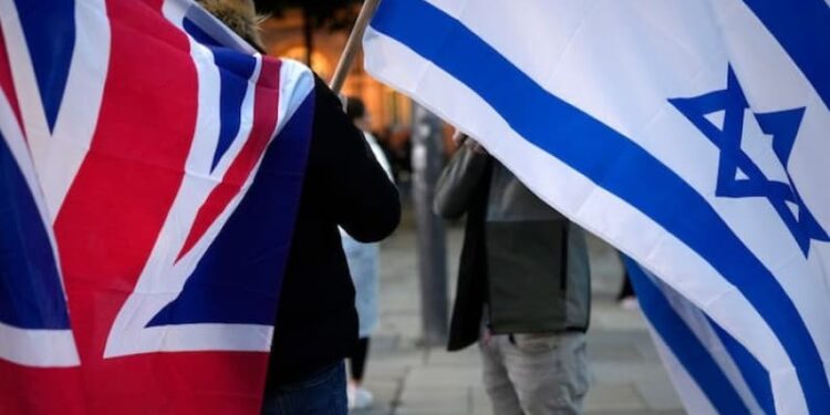 Britanya, İsrail’in Londra büyükelçisini bakanlığa çağırdı