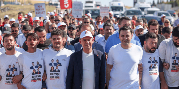CHP Lideri Özgür Özel, Adana'dan Silivri'ye Başlatılan Yürüyüşe Katıldı
