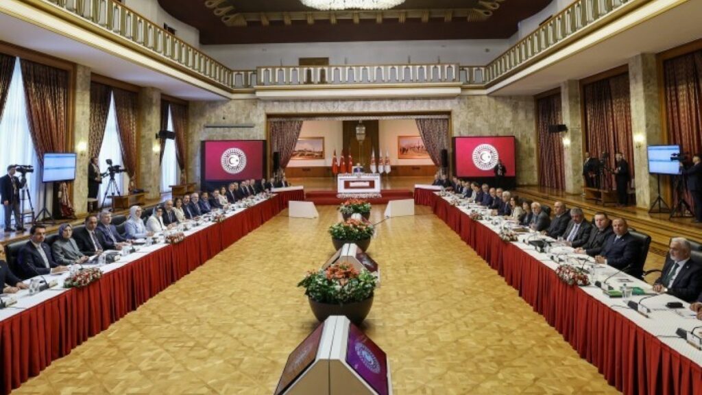 CHP’li Taşkın: Komisyon topyekun demokratikleşme misyonu üstlenmeli