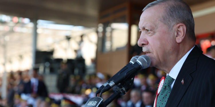 Cumhurbaşkanı Erdoğan'dan Mezun Teğmenlere 'Uyarı': 'Rehavetin Ağır Bedelleri Olur'