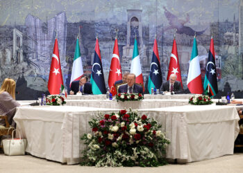 Cumhurbaşkanı'ndan Dolmabahçe'de Kritik Üçlü Zirve