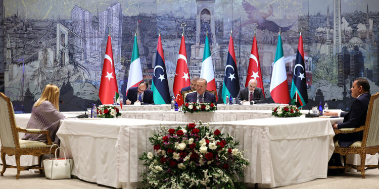 Cumhurbaşkanı'ndan Dolmabahçe'de Kritik Üçlü Zirve