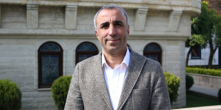 DEM Parti'nin yeni komisyon üyesi Celal Fırat oldu