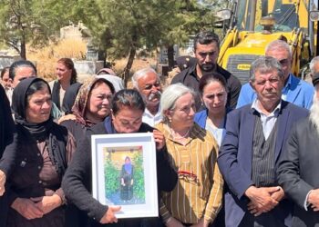 Dengbêj Eda Mehdo stranlarla toprağa verildi