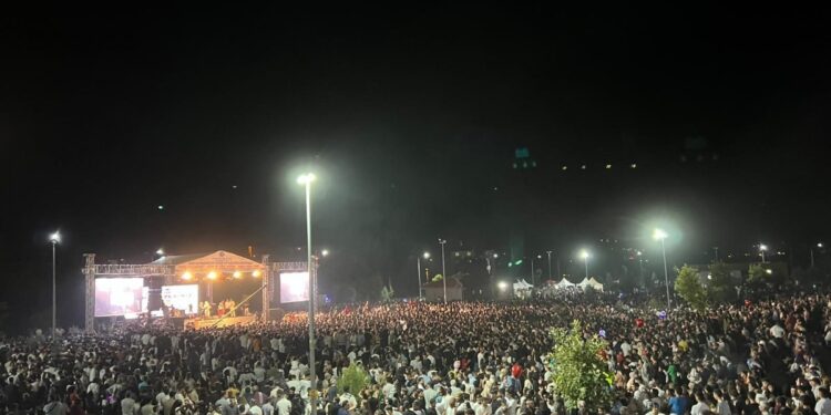 Dep’te binlerin katılımıyla coşkulu konser