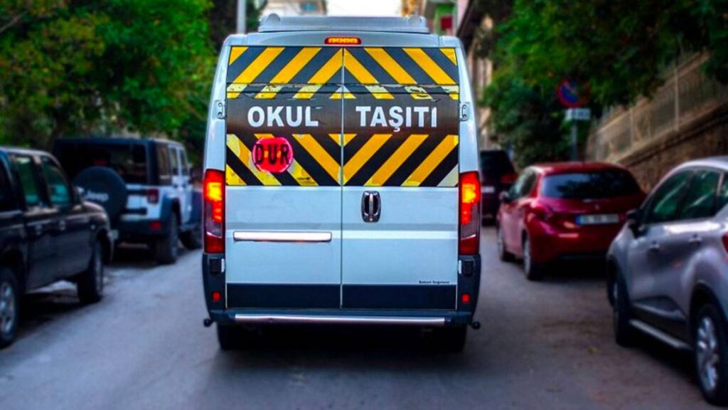 Düzce Valiliği'nden, Turgut Özal Anadolu Lisesi'nin tepki çeken kurallar listesine soruşturma