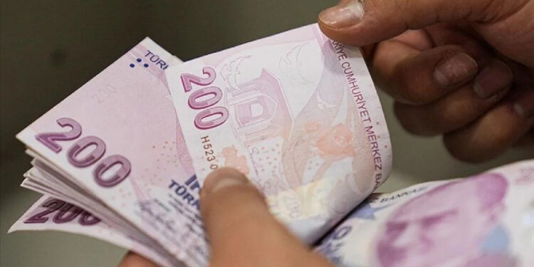 Enflasyonu durduramayan bir hükümet, maaşları baskılayarak krizi memurun sırtına yıkıyor