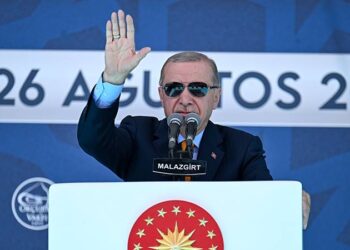 Erdoğan işaretini verdi, SDG silah bırakmaya yanaşmazsa, Türkiye’nin desteğiyle, yeni Suriye yönetimi askeri operasyon yapacak