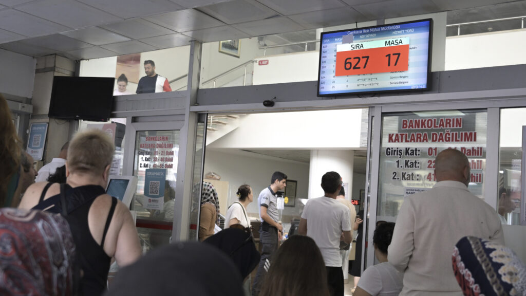 Eski tip ehliyetlerin 15 liraya yenilenmesi için son gün!