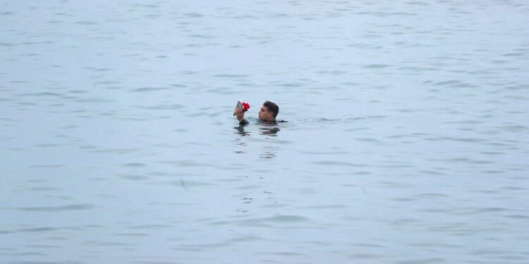 Faslı Futbolcu, İspanya'ya Kadar Yüzüp İltica Etti