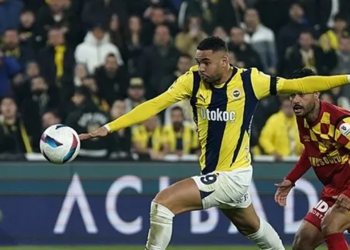 Fenerbahçe-Göztepe Maçı Başladı! Gürsel Aksel Stadı'nda Tribünler Tıklım Tıklım