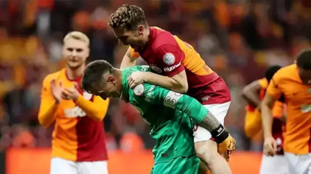 Galatasaray'da İz Bırakan Yıldız İsimden Futbola Veda
