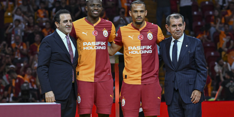 Galatasaray'dan Osimhen ve Sane'yle Gövde Gösterisi: Tribünler Kendinden Geçti