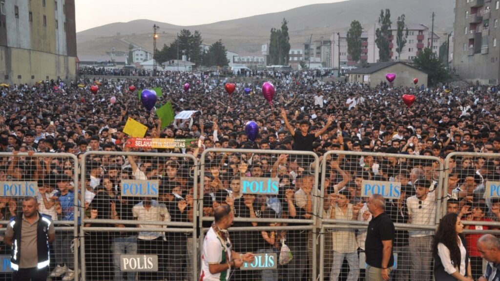 Gever'de on binler konserde buluştu