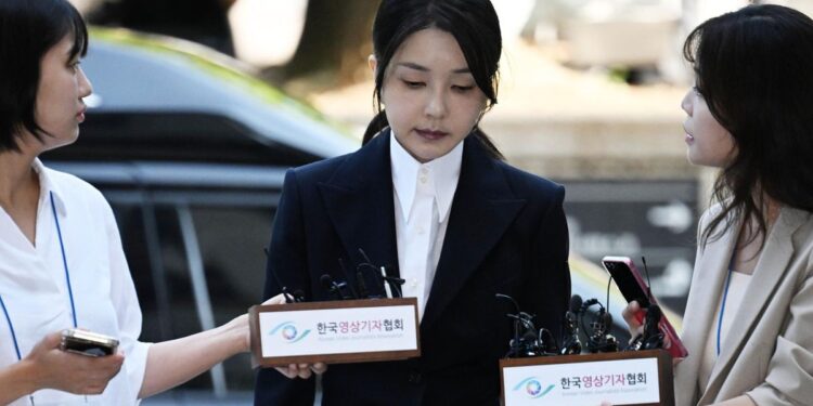 Güney Kore’nin hapisteki eski Devlet Başkanı Yoon Suk Yeol’un eşi yolsuzluk iddiaları nedeniyle tutuklandı