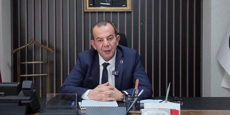 Hakkımda 171 soruşturma izni verildi, "AKP'ye geç kendini kurtar" dediler, ben "Topuklu Efe" lakabı takılanlar gibi topuklamadım