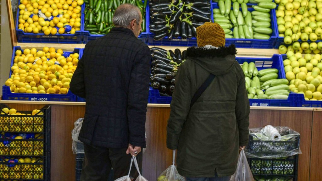 Hanehalkının enflasyon beklentisi 3 puan düştü: Yıl sonu tahmini %62’ye indi