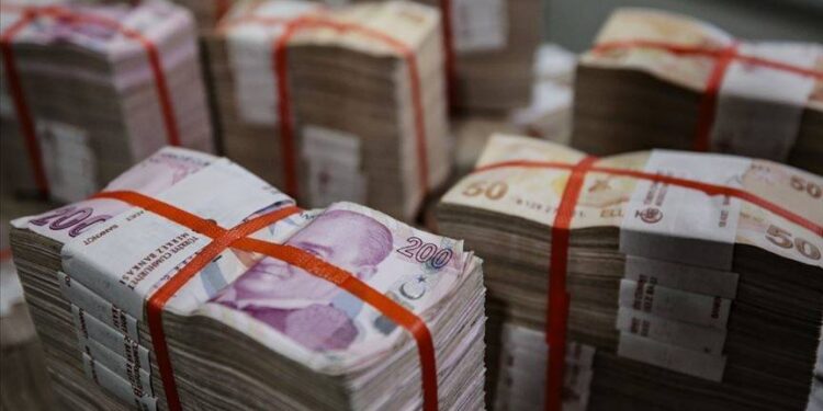 Hiç kimse dokunmasa ekonomi kesinlikle kendi kendine düzelirdi; her gelen, ekonominin bir yerini çekiştirdiği için iki yakası bir araya gelmiyor