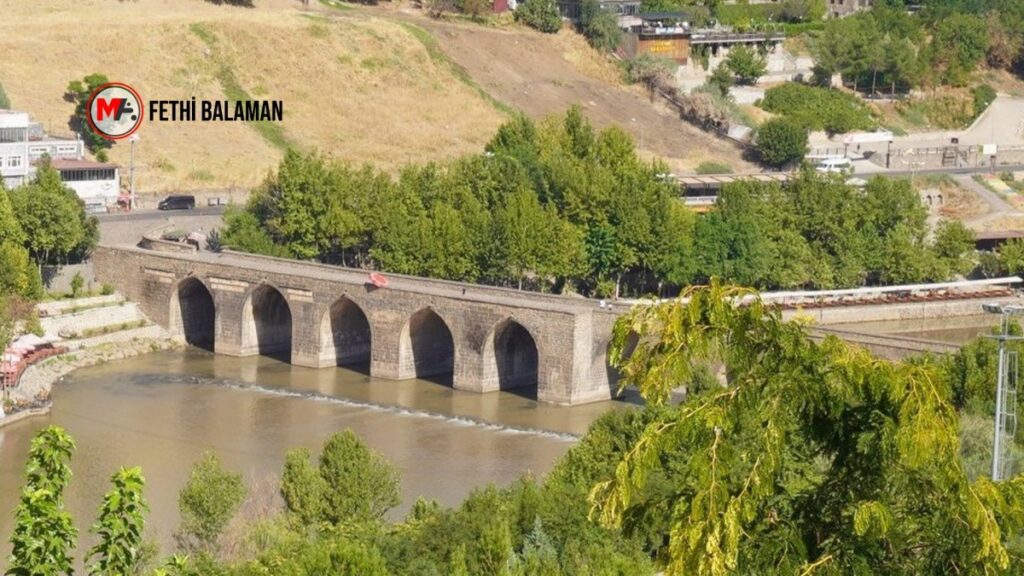 ICOMOS uyardı: On Gözlü Köprü tehlikede, eylem planı sunun