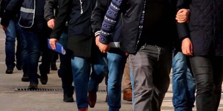 "İnat Box" uygulamasını telefonuna indirenlerin hesapları boşaltıldı, 27 kişi tutuklandı