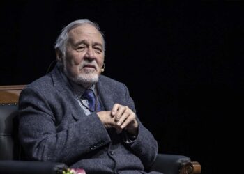 İnsan bazı şeyleri etrafıyla birlikte ele alarak konuşur